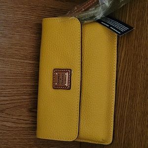 Dooney & Bourke leather, wristlet dark yellow